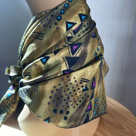 Elegant Gold and Purple Unbranded Scarf - Picture 4 of 8